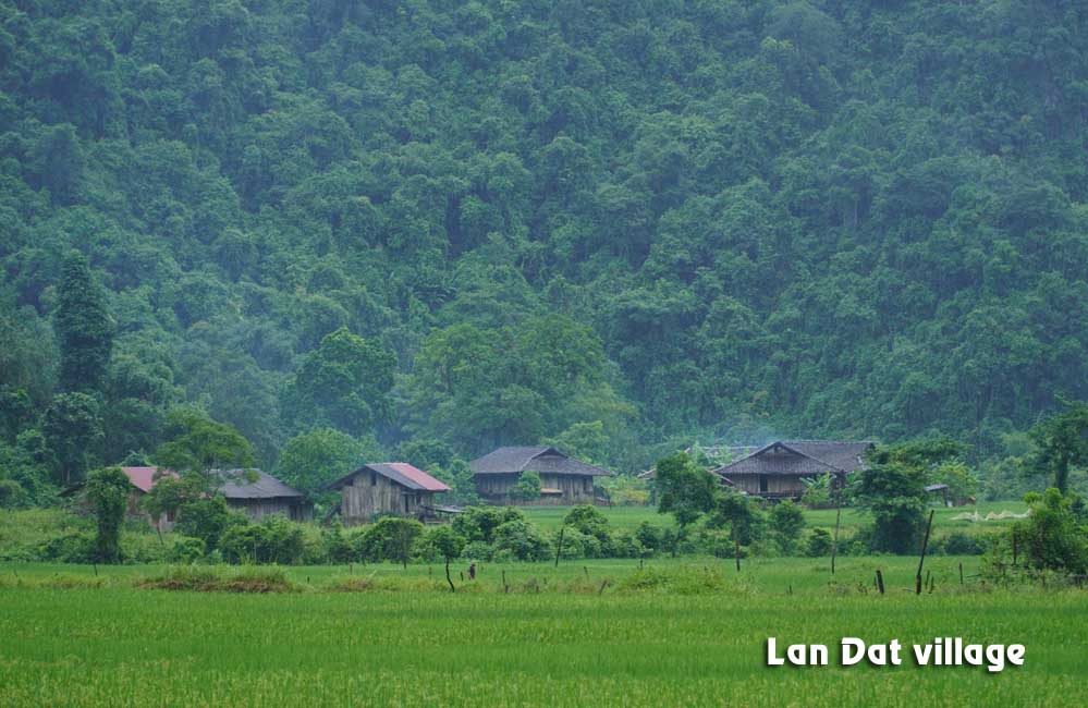 A day at the remote village of Lan Dat